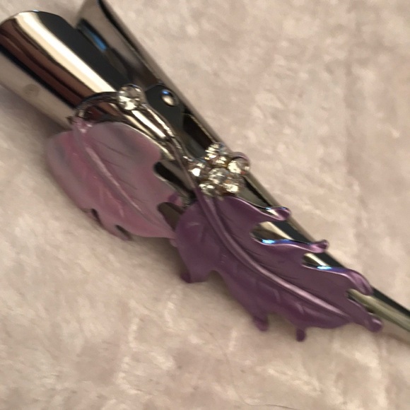 Beautiful Hair Clip - Free w/Bundle - Picture 7 of 8